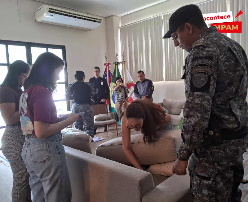 150825 CursoSimulaçãoAntiBomba GrazielaSilva Selo 7141f