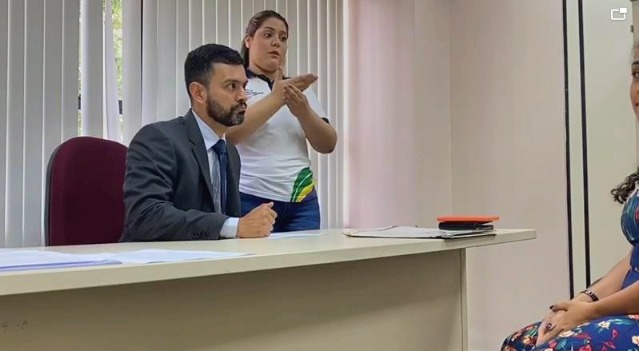 AUDIENCIA EM LIBRAS melhor b8859