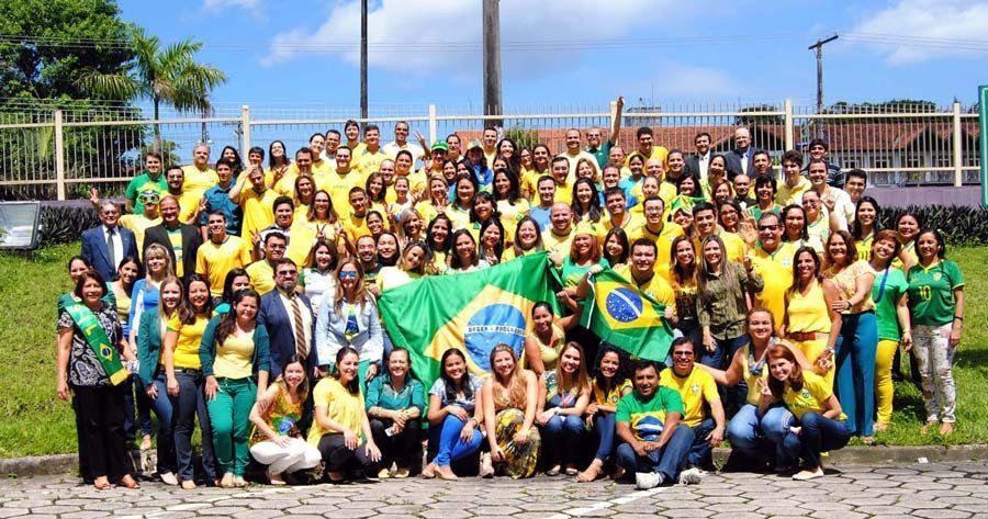 Servidores verde amarelo