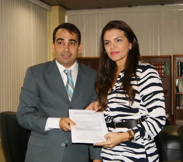 procurador carlos fabio recebe deputada alessandra campelo