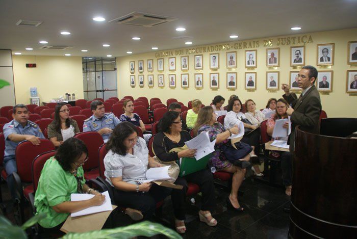 Promotores eleitorais em reunião