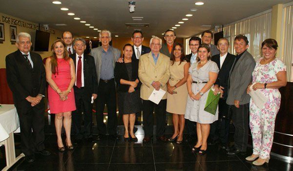 PGJ_recebe_homenagem_de_membros_aposentados__2